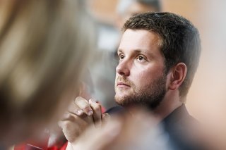 La gauche vaudoise, ici avec le président du PS Romain Pilloud, va saisir la Cour constitutionnelle pour permettre les débats à l'école avant les fédérales (archives).